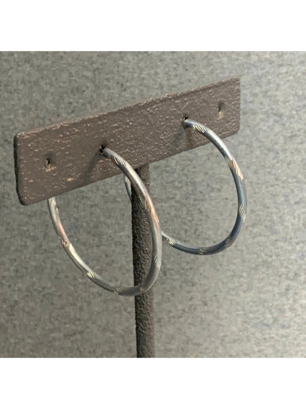 Textured Hoop Pierced Earrings 1.5 In Silver Gray Blue Push Closure Retro Boho